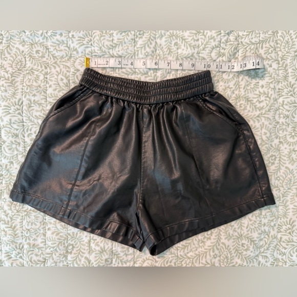 Everbellus High Rise Black Faux Leather Shorts with Pockets Small - Picture 5 of 7